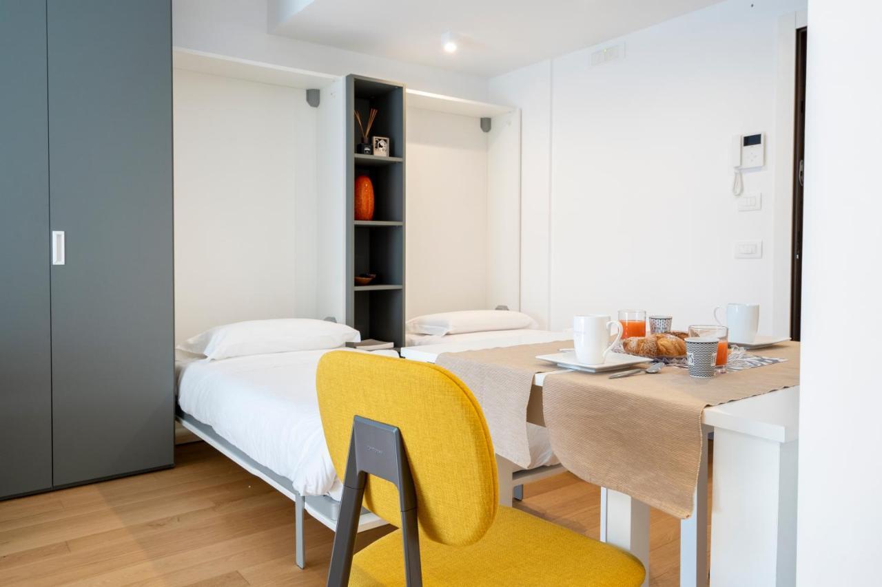 Twelve12 - Universita & Stazione Aparment Bari Exteriör bild